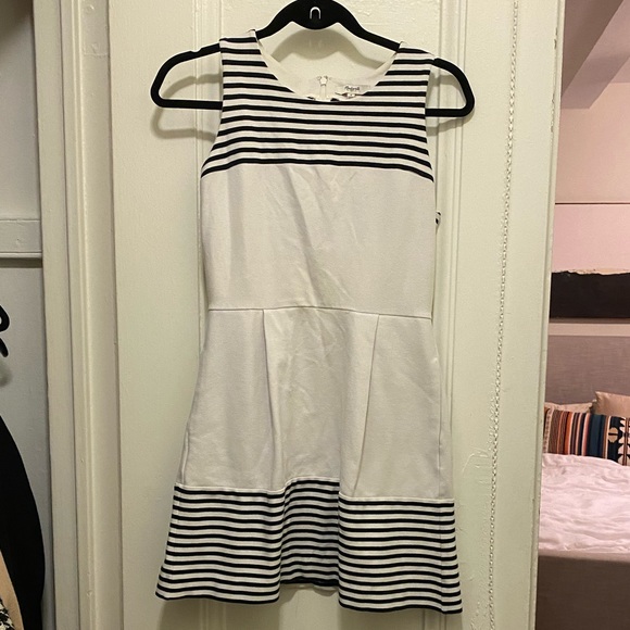 Madewell Striped Verse Dress in Black and White - Picture 4 of 7